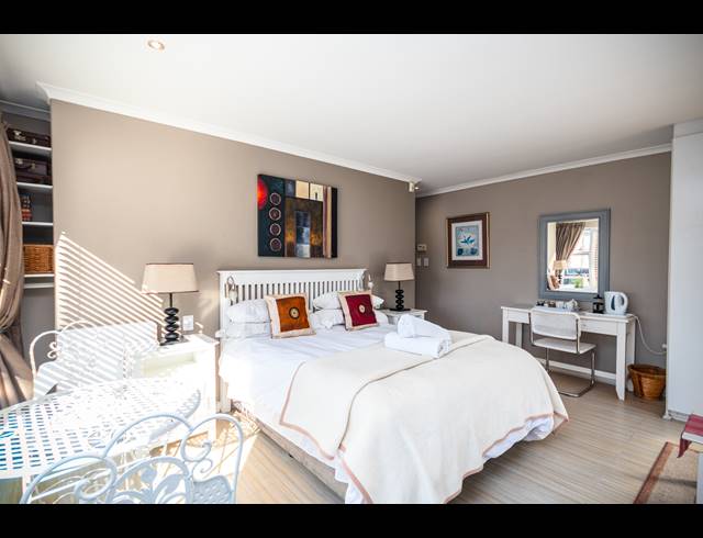 13 BEDROOM FREESTANDING FOR SALE IN SUNSET BEACH